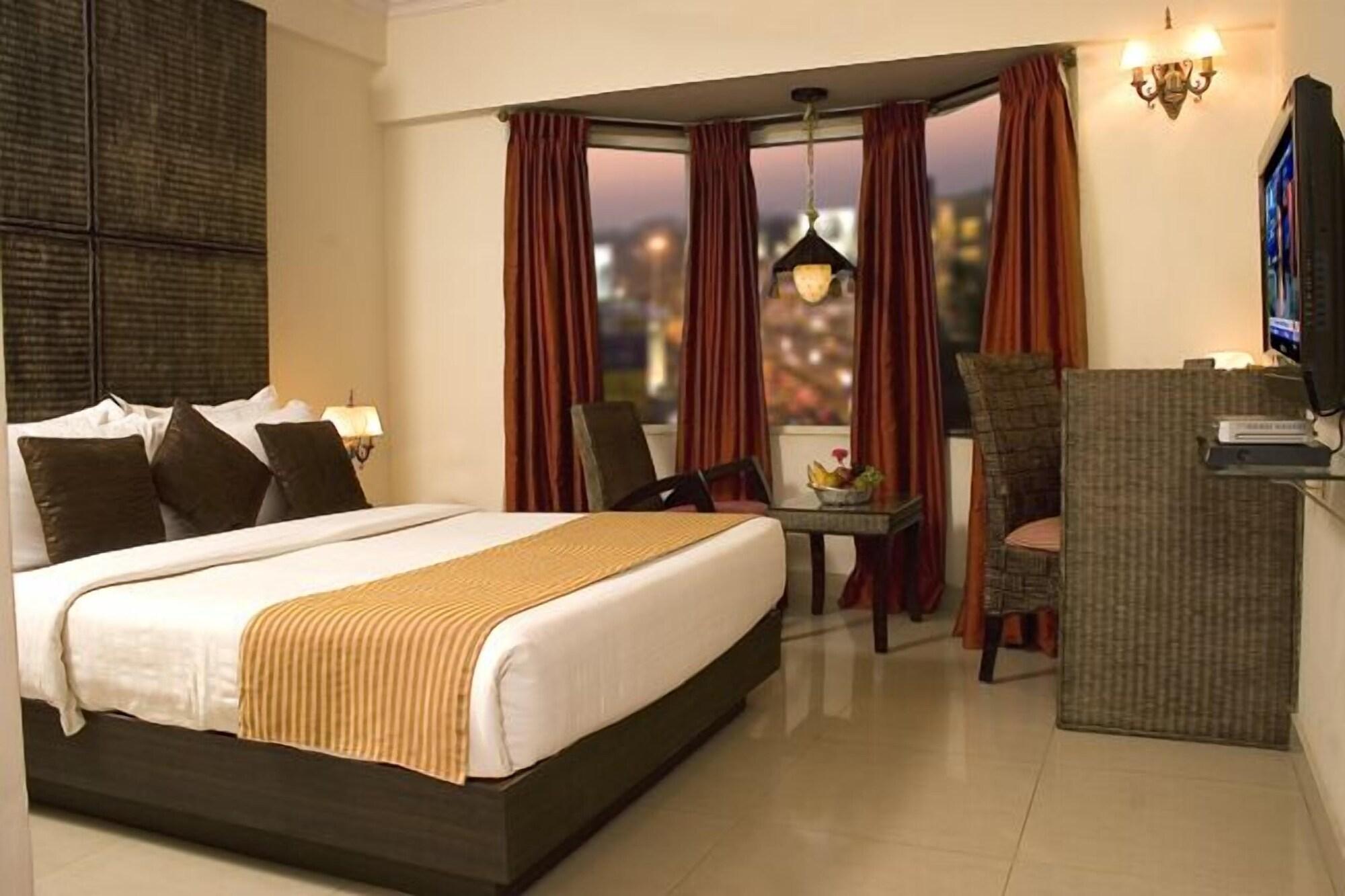 Hotel Shilton Royale Bangalore Esterno foto